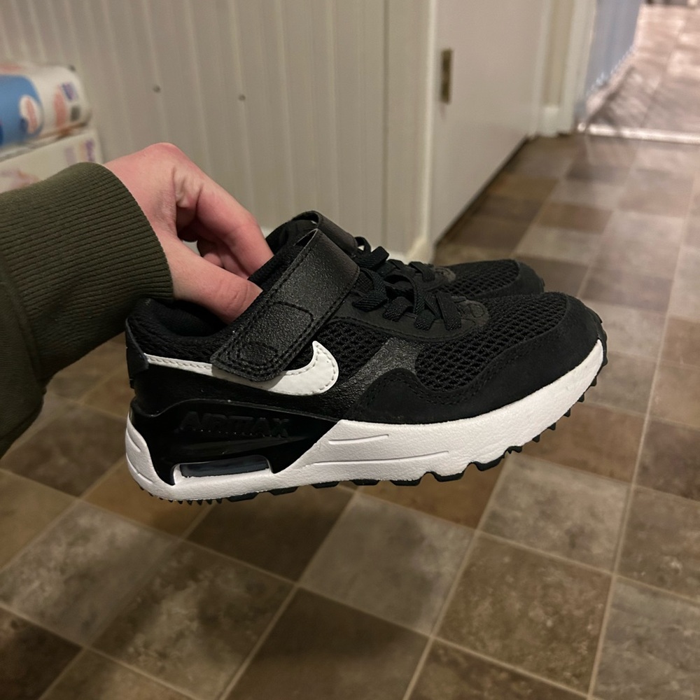 Kids nike airmax tennis shoes